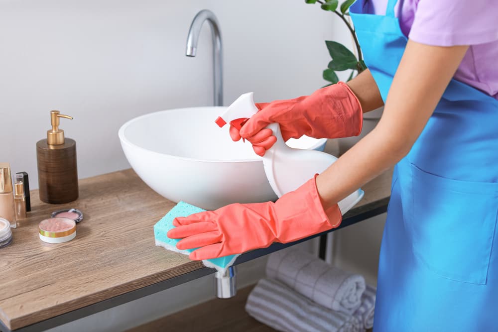 Bathroom Deep Cleaning Service